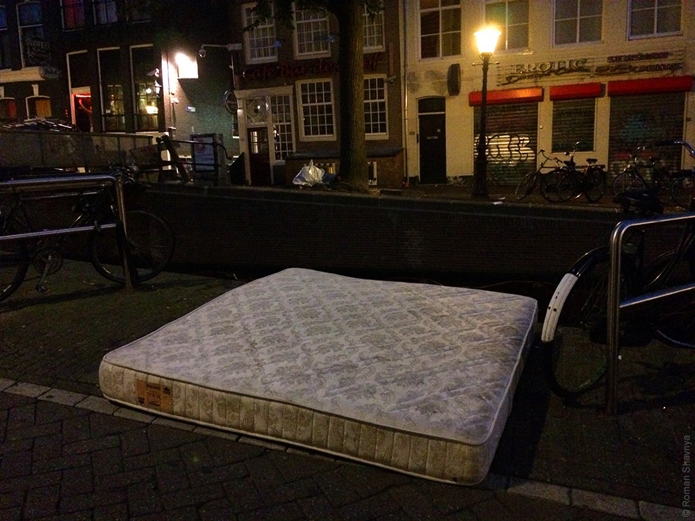 Сушка матраса в Амстердаме