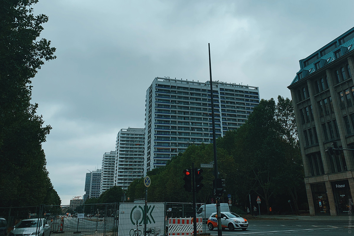 East berlin. Восточный Берлин. Улицы восточного Берлина. Западный м Восточный Берлин. Центр восточного Берлина.